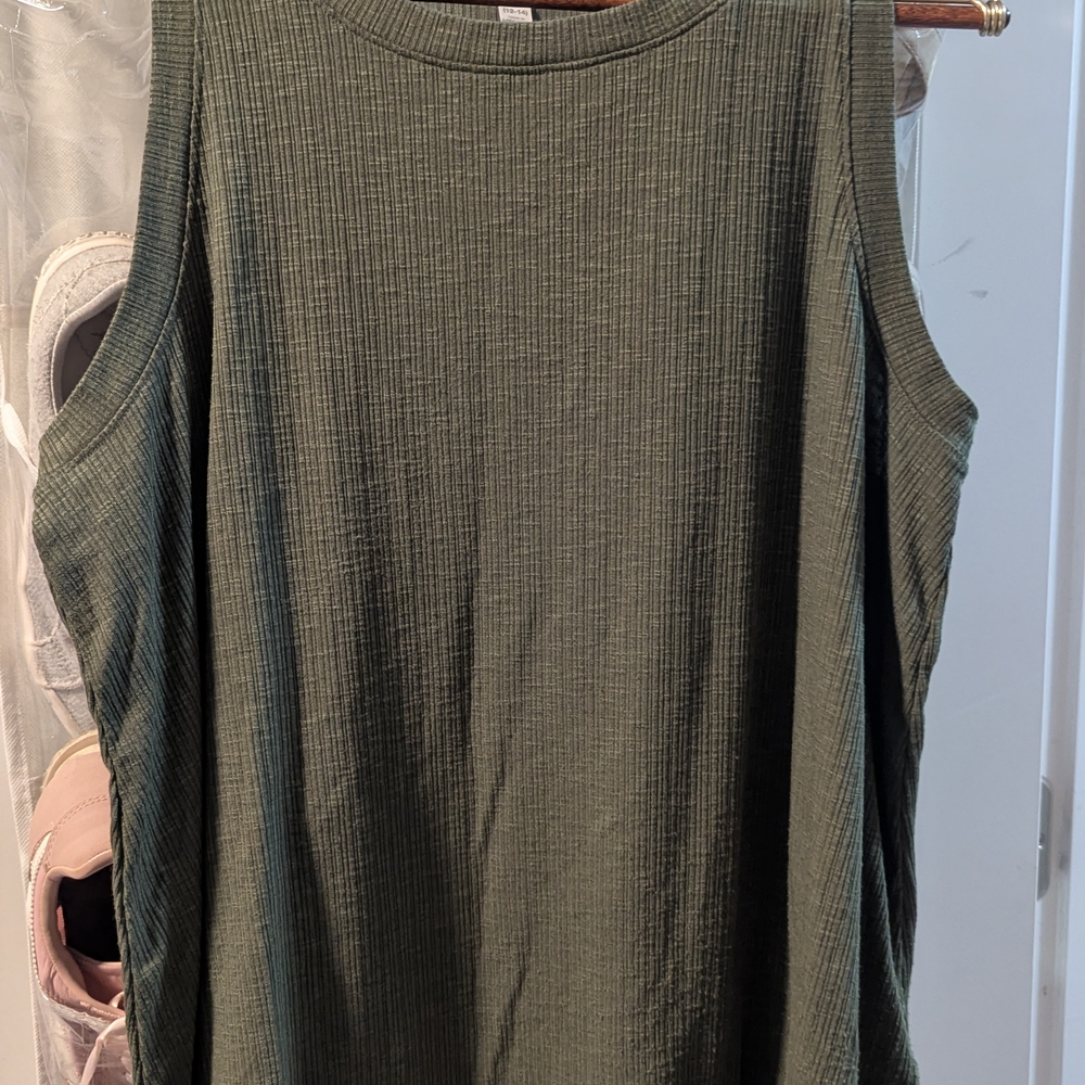 Time and Tru Green Ribbed Tank Top